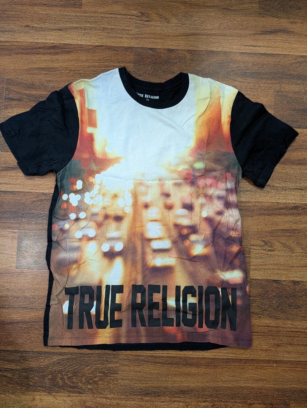TRUE RELIGION World Tour Mens Size Medium City Scene Short Sleeve Tee